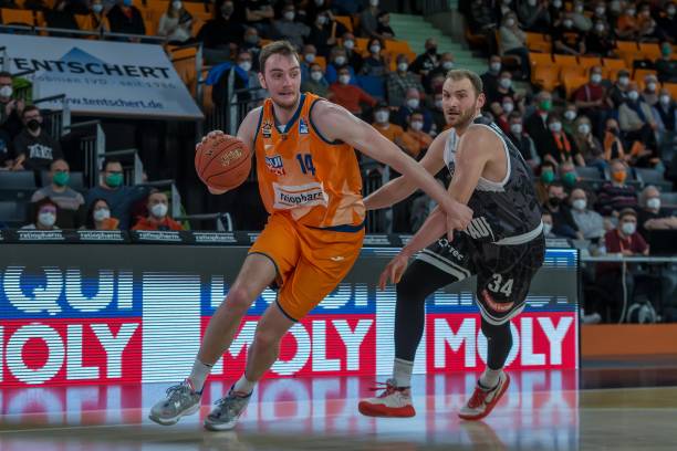 对手对攻 对手对攻