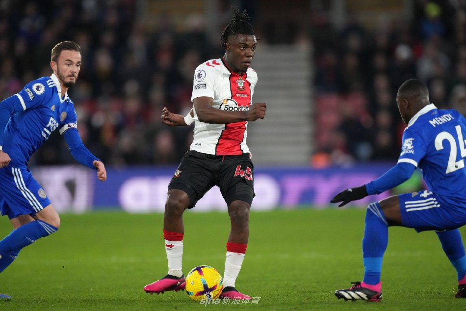 赛首场比赛 赛首场比赛